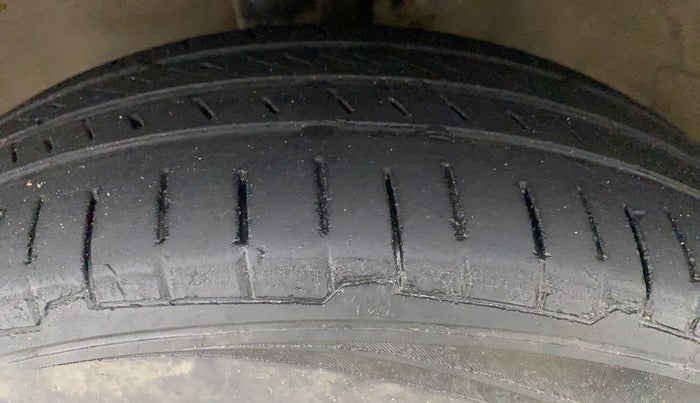 2013 Maruti Wagon R 1.0 VXI, Petrol, Manual, 58,112 km, Left Front Tyre Tread