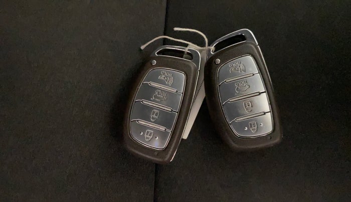 2023 Hyundai NEW I20 ASTA (O) 1.2 IVT, Petrol, Automatic, 55,448 km, Key Close Up