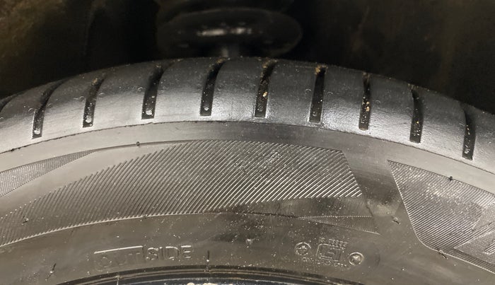 2021 MG HECTOR SHARP 1.5 DCT PETROL, Petrol, Automatic, 67,237 km, Right Front Tyre Tread