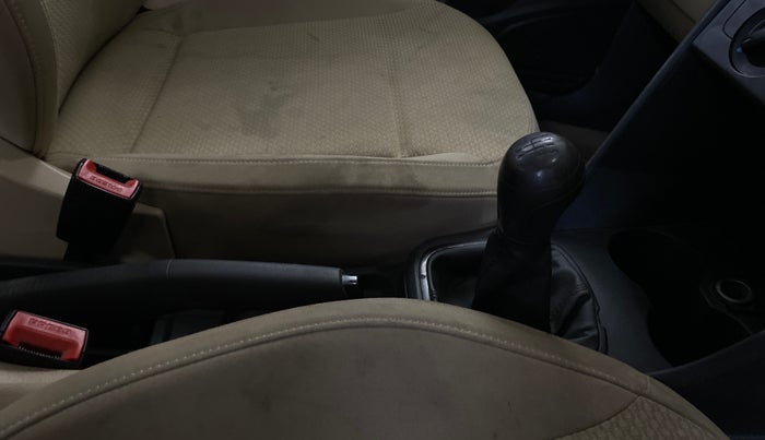 2016 Volkswagen Ameo COMFORTLINE 1.2L, Petrol, Manual, 43,710 km, Gear Lever