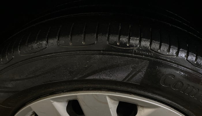 2016 Volkswagen Ameo COMFORTLINE 1.2L, Petrol, Manual, 43,710 km, Left Front Tyre Tread