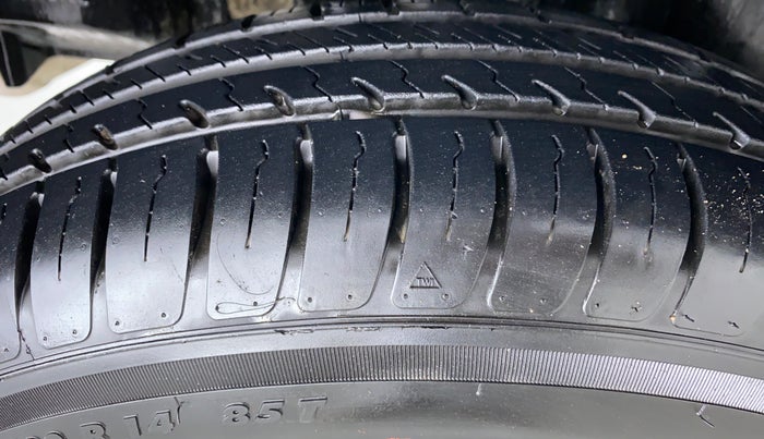 2018 Maruti Swift LXI D, CNG, Manual, 68,265 km, Right Rear Tyre Tread