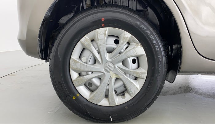 2018 Maruti Swift LXI D, CNG, Manual, 68,265 km, Right Rear Wheel