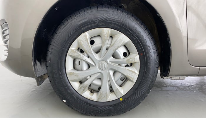 2018 Maruti Swift LXI D, CNG, Manual, 68,265 km, Left Front Wheel