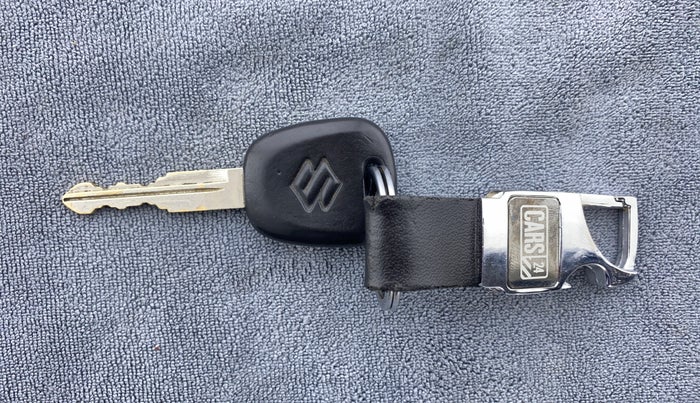 2018 Maruti Swift LXI D, CNG, Manual, 68,265 km, Key Close Up