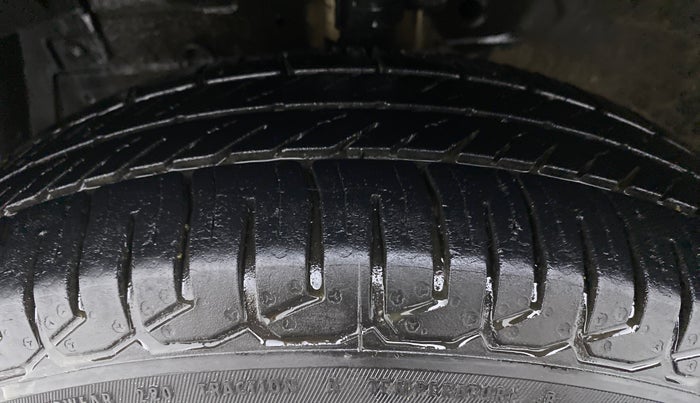 2017 Maruti Swift VXI, Petrol, Manual, 69,895 km, Left Front Tyre Tread