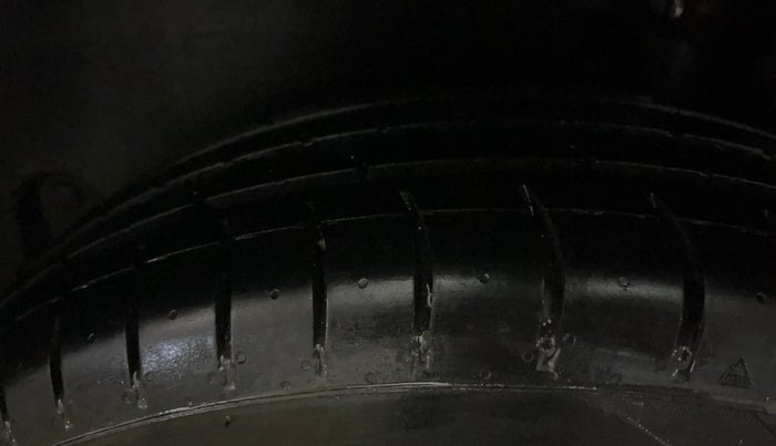 2013 Maruti Swift VXI, Petrol, Manual, 56,304 km, Left Rear Tyre Tread