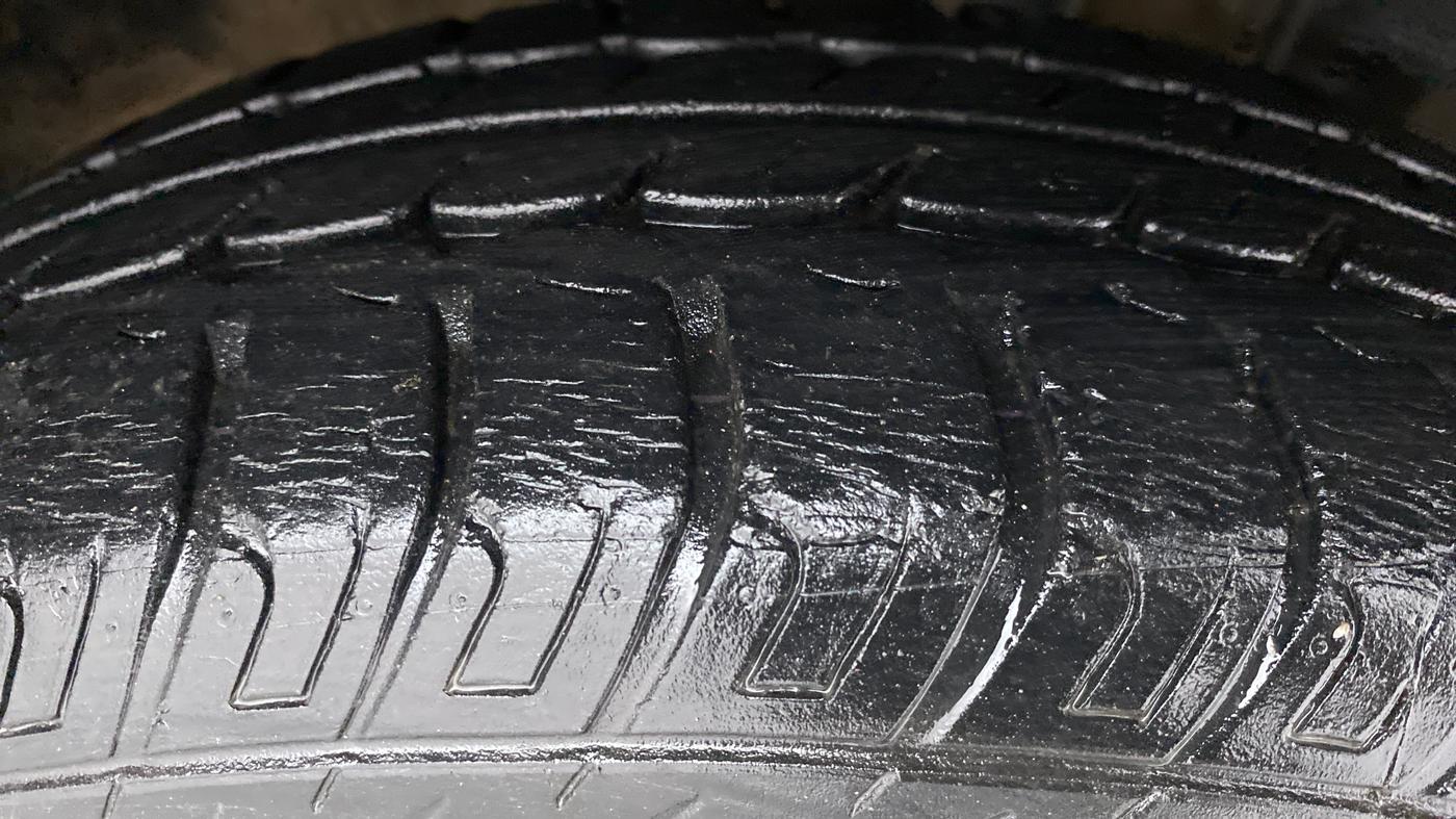 2017 Maruti Wagon R 1.0 VXI OPT, Petrol, Manual, 21,177 km, Right Front Tyre Tread