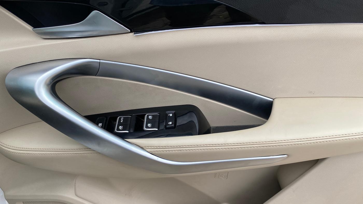 2022 MG HECTOR SMART 1.5 PETROL CVT, Petrol, Automatic, 52,902 km, Driver Side Door Panels Control