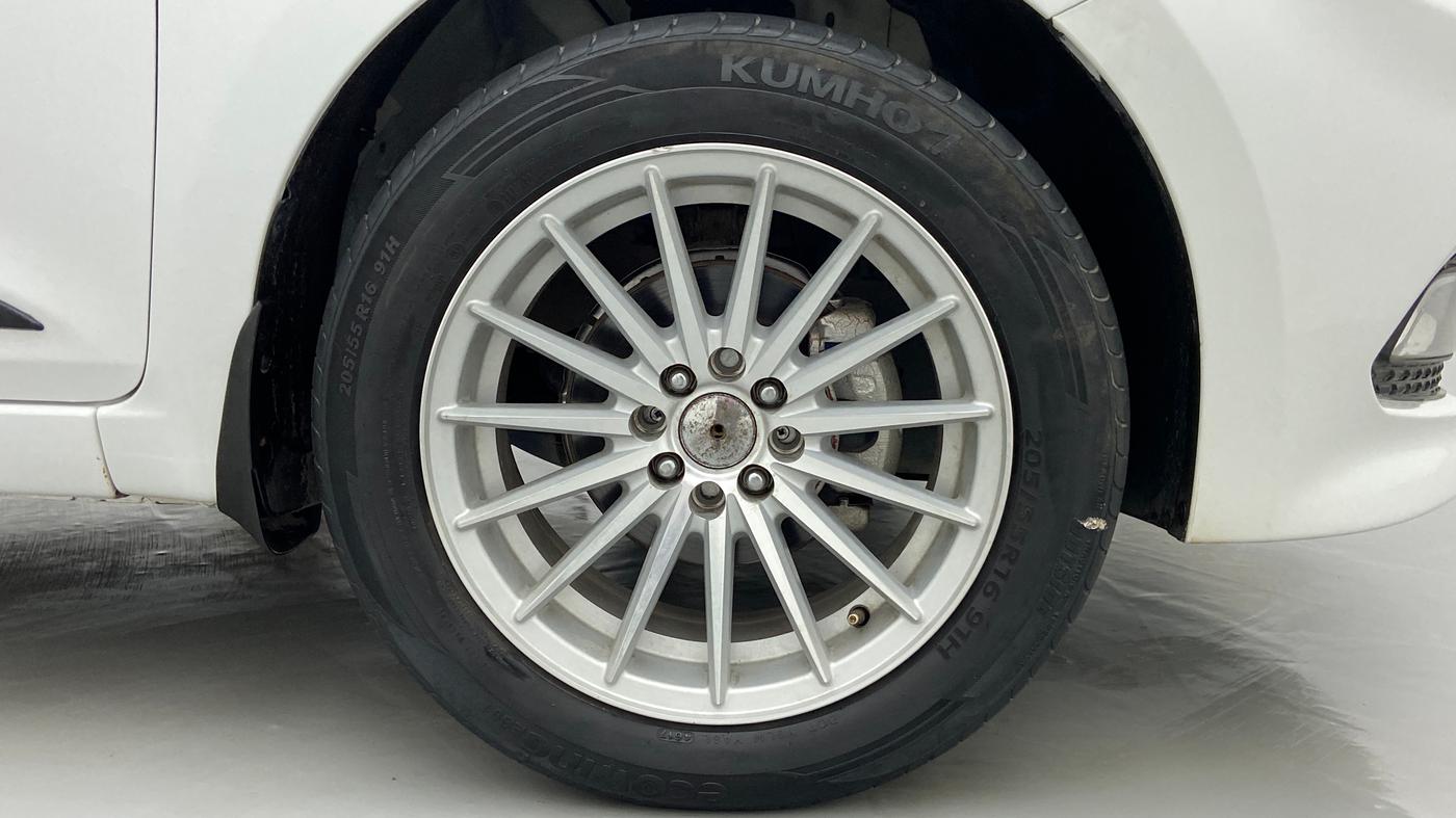 2015 Hyundai Elite i20 SPORTZ (O) 1.4, Diesel, Manual, 66,266 km, Right Front Wheel