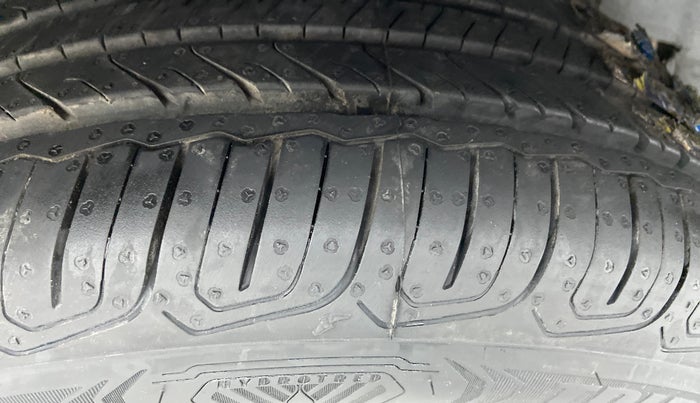 2015 Hyundai Elite i20 SPORTZ (O) 1.4, Diesel, Manual, 66,266 km, Right Rear Tyre Tread