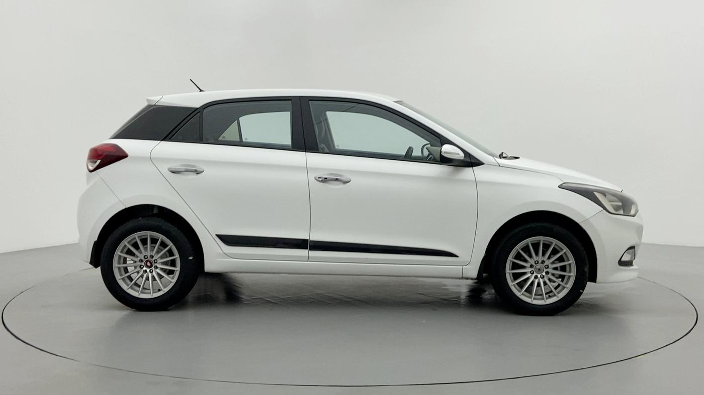 2015 Hyundai Elite i20 SPORTZ (O) 1.4, Diesel, Manual, 66,266 km, Right Side View