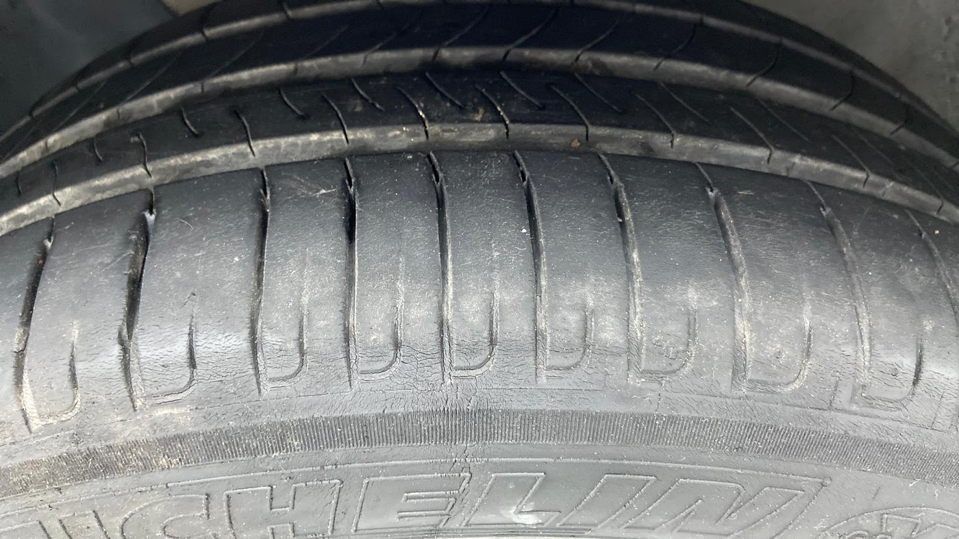 2015 Hyundai Elite i20 SPORTZ (O) 1.4, Diesel, Manual, 66,266 km, Left Front Tyre Tread