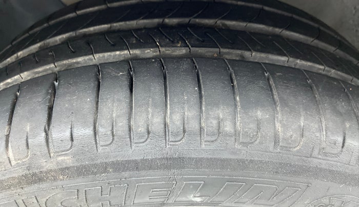 2015 Hyundai Elite i20 SPORTZ (O) 1.4, Diesel, Manual, 66,266 km, Left Front Tyre Tread