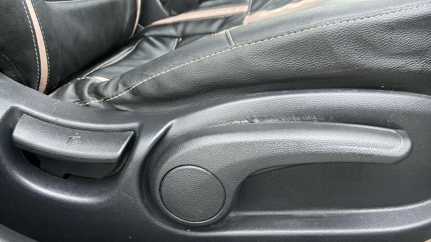 2015 Hyundai Elite i20 SPORTZ (O) 1.4, Diesel, Manual, 66,266 km, Driver Side Adjustment Panel