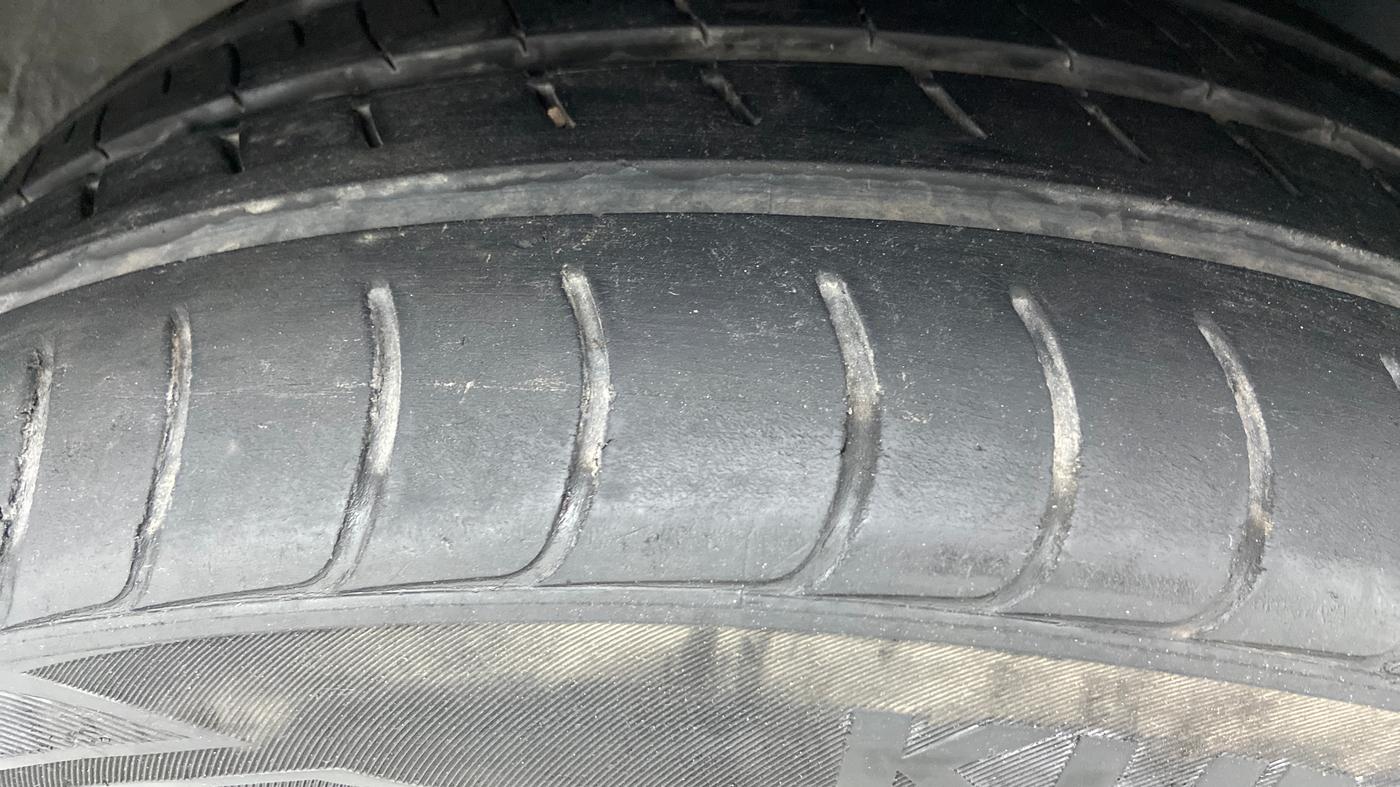 2015 Hyundai Elite i20 SPORTZ (O) 1.4, Diesel, Manual, 66,266 km, Right Front Tyre Tread