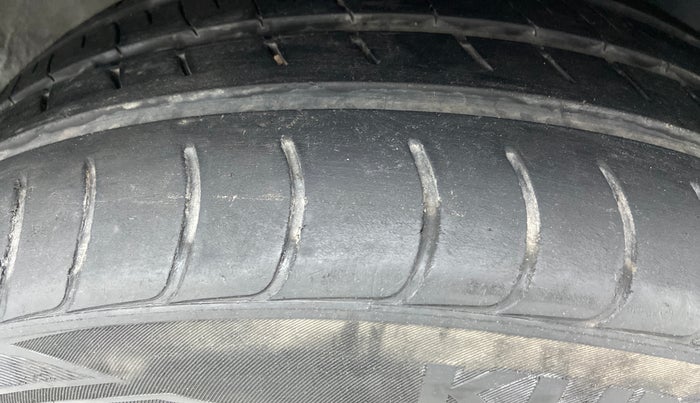 2015 Hyundai Elite i20 SPORTZ (O) 1.4, Diesel, Manual, 66,266 km, Right Front Tyre Tread