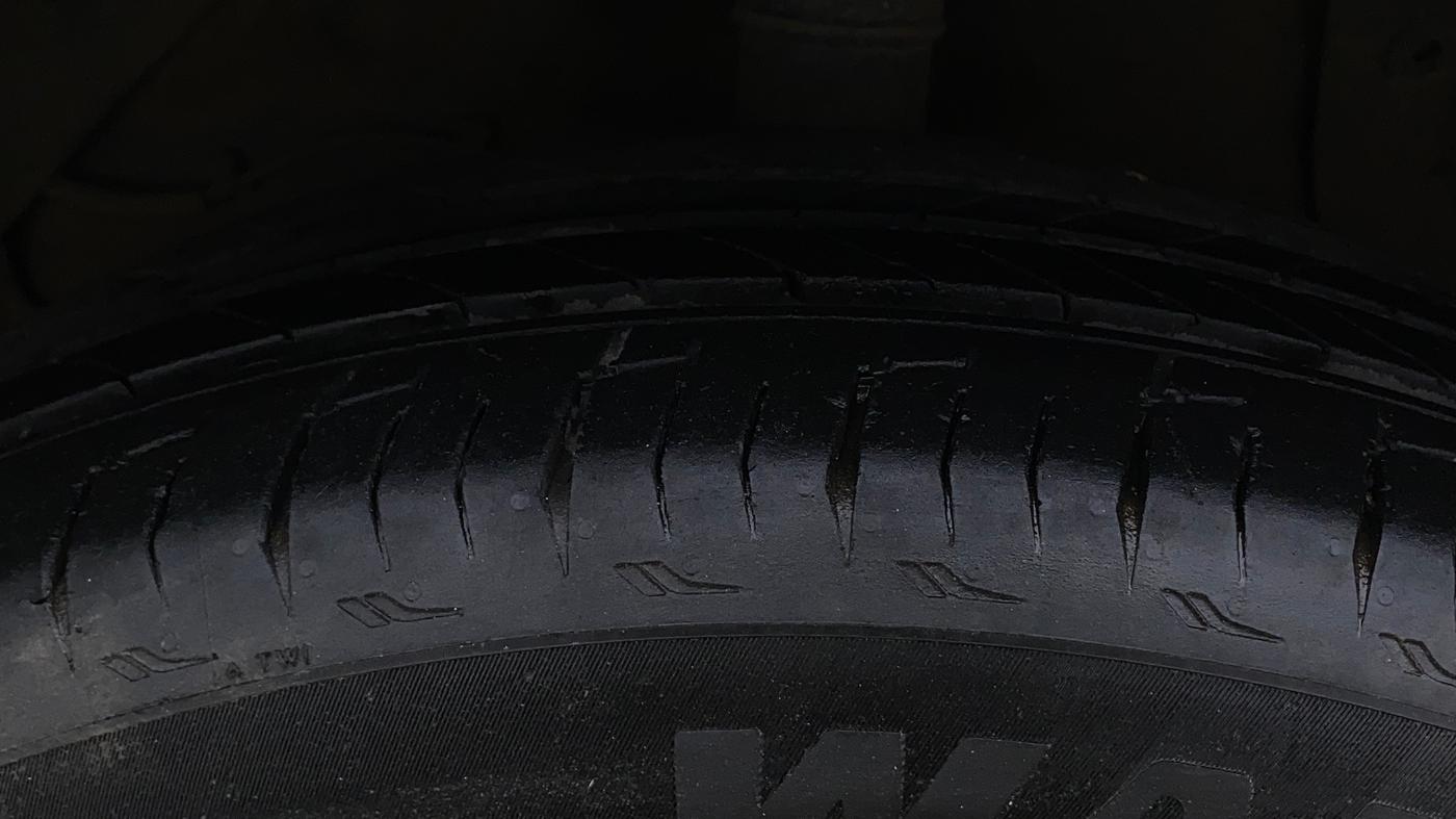 2023 Maruti BREZZA ZXI S-CNG, CNG, Manual, 1,29,749 km, Left Front Tyre Tread