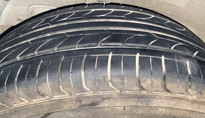 2015 Hyundai Elite i20 MAGNA 1.2, Petrol, Manual, 70,135 km, Right Rear Tyre Tread