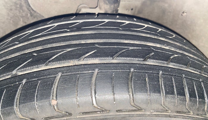 2015 Hyundai Elite i20 MAGNA 1.2, Petrol, Manual, 70,135 km, Left Front Tyre Tread