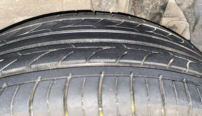 2015 Hyundai Elite i20 MAGNA 1.2, Petrol, Manual, 70,135 km, Left Rear Tyre Tread