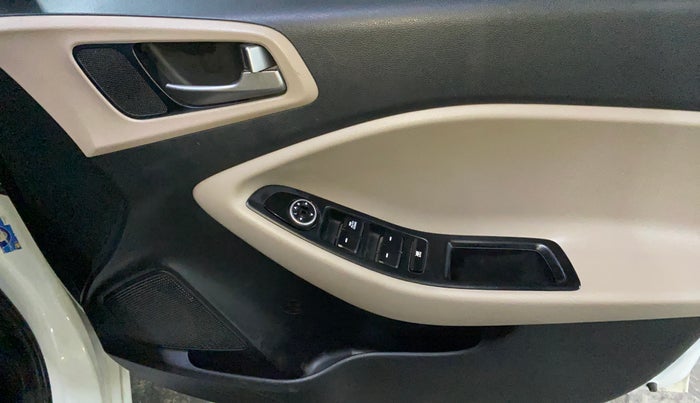 2015 Hyundai Elite i20 MAGNA 1.2, Petrol, Manual, 70,135 km, Driver Side Door Panels Control