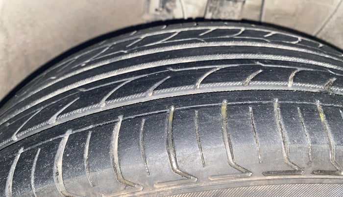 2015 Hyundai Elite i20 MAGNA 1.2, Petrol, Manual, 70,135 km, Right Front Tyre Tread