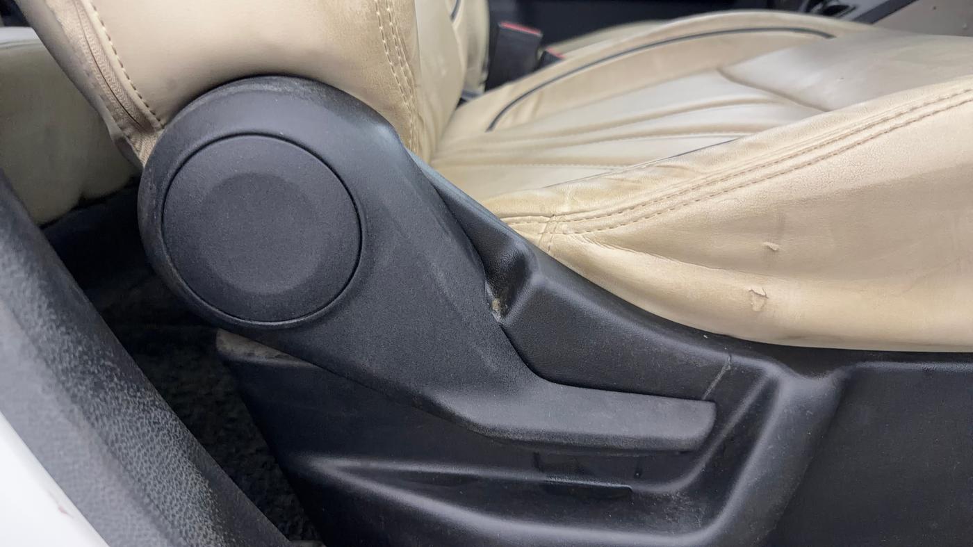 2019 Maruti New Wagon-R LXI CNG 1.0, CNG, Manual, 65,586 km, Driver Side Adjustment Panel