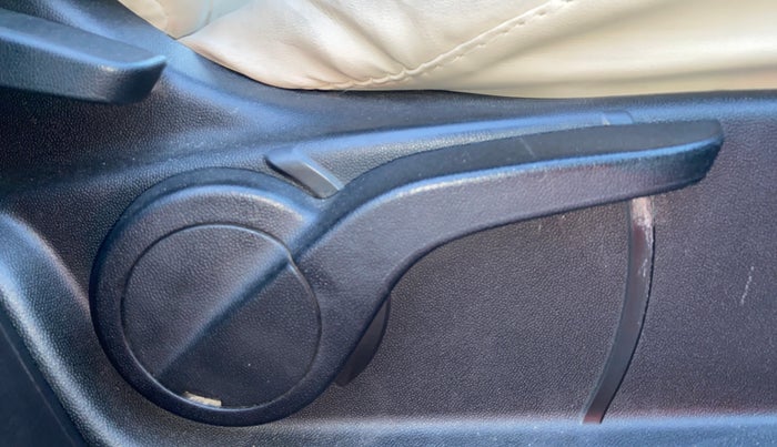 2019 Mahindra XUV500 W9, Diesel, Manual, 56,437 km, Driver Side Adjustment Panel