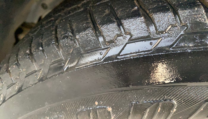 2019 Mahindra XUV500 W9, Diesel, Manual, 56,437 km, Left Front Tyre Tread