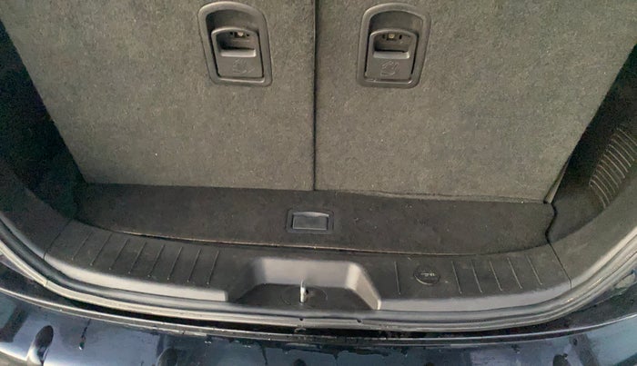 2019 Mahindra XUV500 W9, Diesel, Manual, 56,437 km, Boot Inside