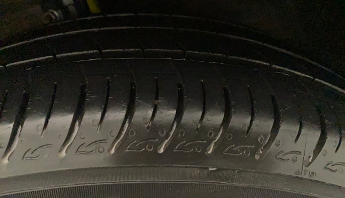 2013 Maruti Ertiga ZXI, Petrol, Manual, 40,809 km, Left Front Tyre Tread