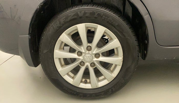 2013 Maruti Ertiga ZXI, Petrol, Manual, 40,809 km, Right Rear Wheel