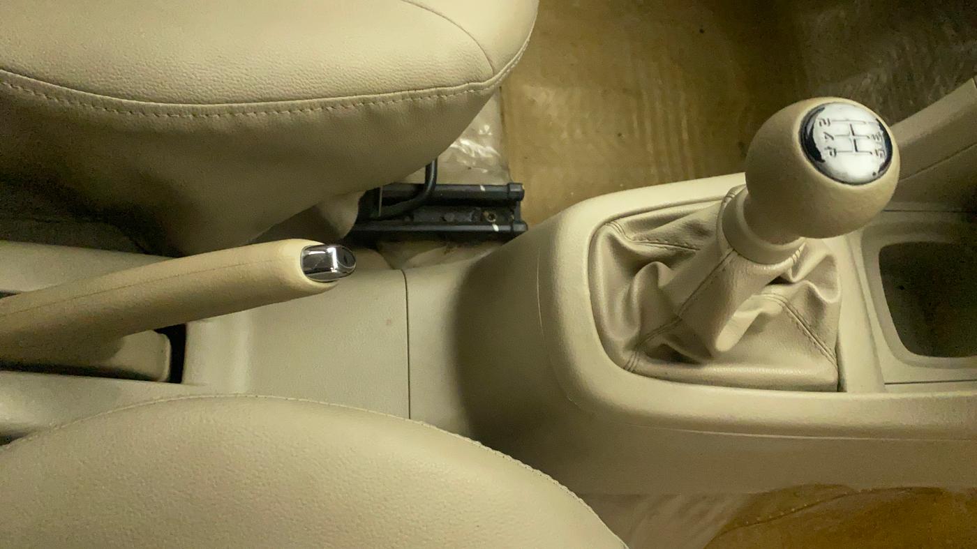 2013 Maruti Ertiga ZXI, Petrol, Manual, 40,809 km, Gear Lever