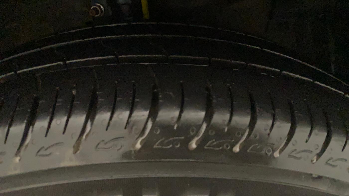 2013 Maruti Ertiga ZXI, Petrol, Manual, 40,809 km, Right Front Tyre Tread
