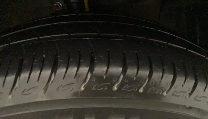 2013 Maruti Ertiga ZXI, Petrol, Manual, 40,809 km, Right Front Tyre Tread