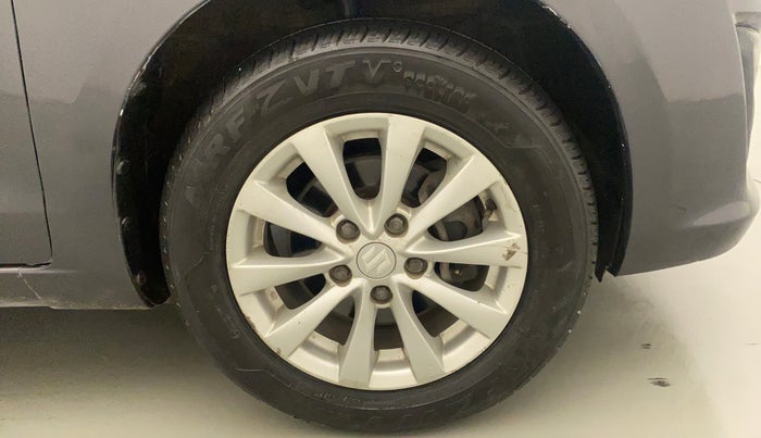 2013 Maruti Ertiga ZXI, Petrol, Manual, 40,809 km, Right Front Wheel