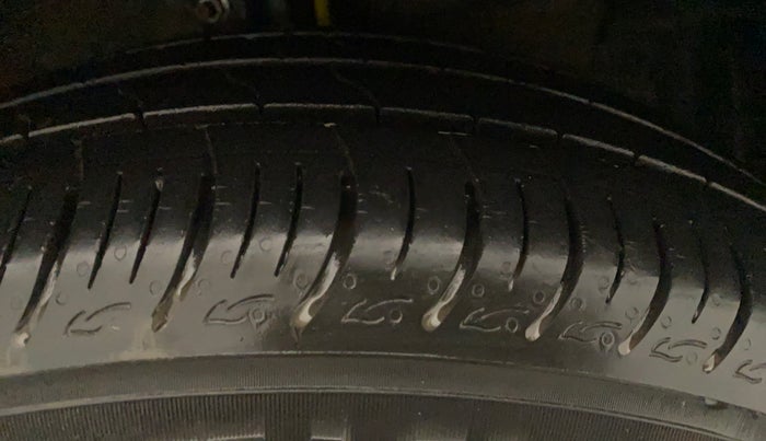 2013 Maruti Ertiga ZXI, Petrol, Manual, 40,809 km, Left Rear Tyre Tread