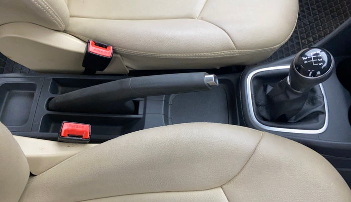 2017 Volkswagen Polo HIGHLINE1.2L, Petrol, Manual, 28,989 km, Gear Lever