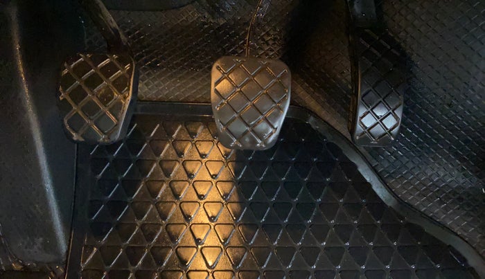 2017 Volkswagen Polo HIGHLINE1.2L, Petrol, Manual, 28,989 km, Pedals