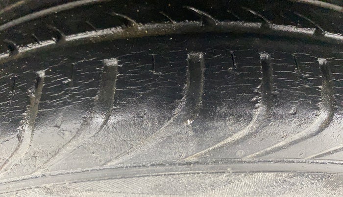 2017 Volkswagen Polo HIGHLINE1.2L, Petrol, Manual, 28,989 km, Left Front Tyre Tread