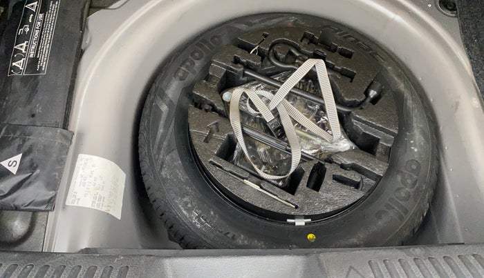 2017 Volkswagen Polo HIGHLINE1.2L, Petrol, Manual, 28,989 km, Spare Tyre