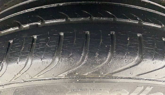 2017 Volkswagen Polo HIGHLINE1.2L, Petrol, Manual, 28,989 km, Left Rear Tyre Tread