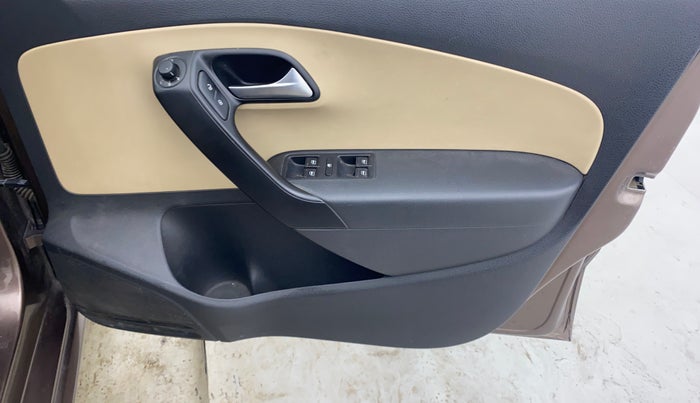 2017 Volkswagen Polo HIGHLINE1.2L, Petrol, Manual, 28,989 km, Driver Side Door Panels Control