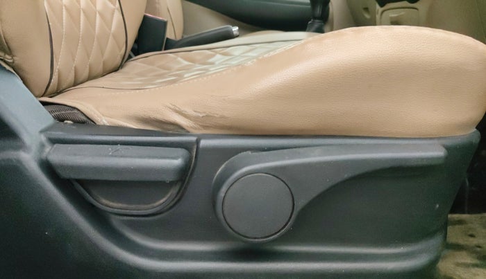 2013 Hyundai i20 ASTA 1.2, Petrol, Manual, 1,16,733 km, Driver Side Adjustment Panel