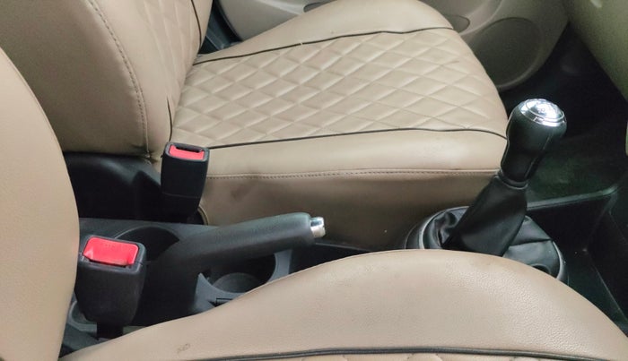 2013 Hyundai i20 ASTA 1.2, Petrol, Manual, 1,16,733 km, Gear Lever