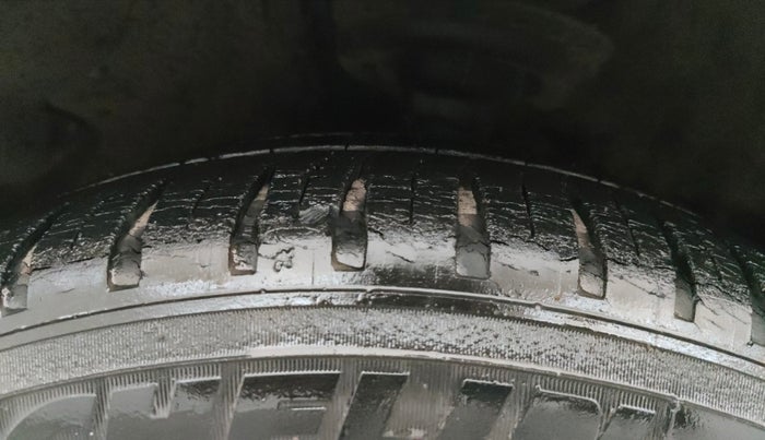 2013 Hyundai i20 ASTA 1.2, Petrol, Manual, 1,16,733 km, Left Front Tyre Tread