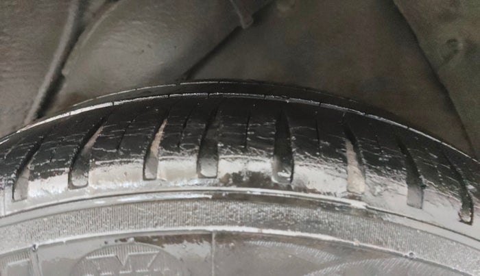 2013 Hyundai i20 ASTA 1.2, Petrol, Manual, 1,16,733 km, Left Rear Tyre Tread