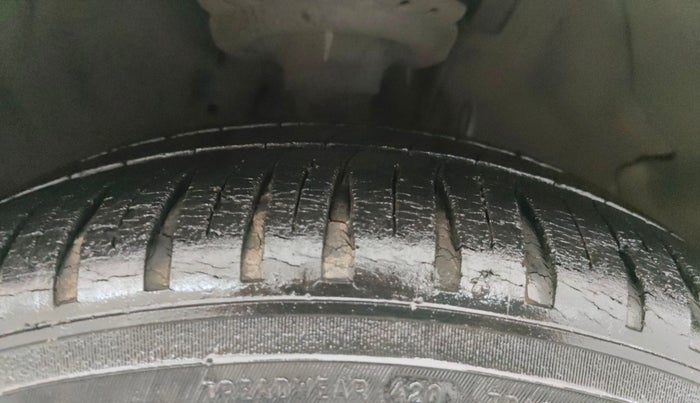 2013 Hyundai i20 ASTA 1.2, Petrol, Manual, 1,16,733 km, Right Front Tyre Tread