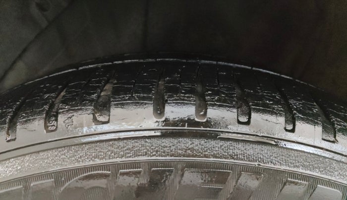 2013 Hyundai i20 ASTA 1.2, Petrol, Manual, 1,16,733 km, Right Rear Tyre Tread